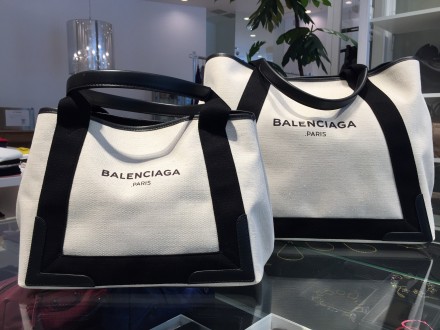 “BALENCIAGA”　大人気バッグの入荷！！